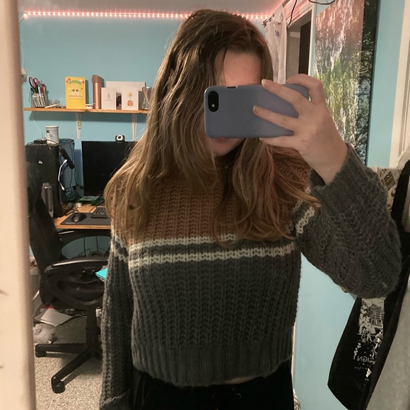 AE Cropped Color-Block Crew Neck Sweater - Picture 4 of 7